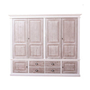 Fenyőfából készült, nagyméretű gradróbszekrény. A szekrény színe fehér, a fiókoké és a ajtóké csiszolt natúr.