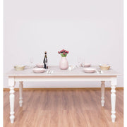 Vidéki stílusú, fehér színű, tömör fenyőfából készült étkezőasztal, szürke színű, olajozott tölgy fedalappal.