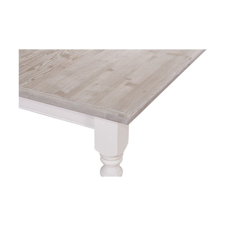 Fenyőfa étkezőasztal tölgyfa asztallappal, dekoratívan faragott lábakkal.