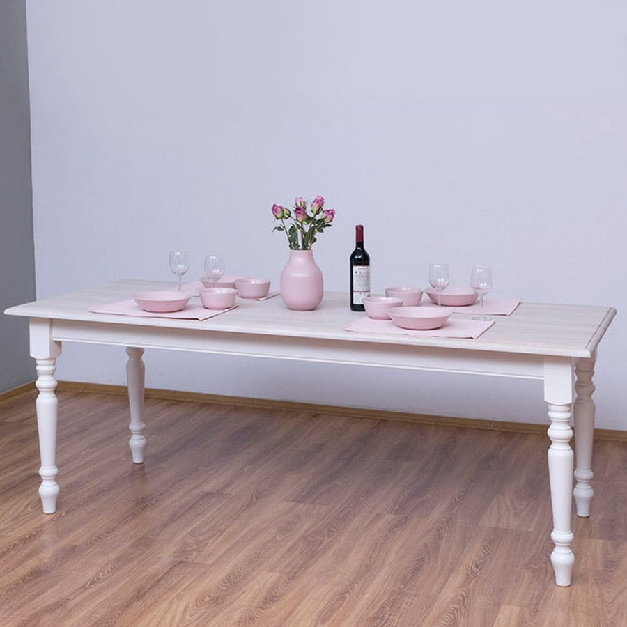 Vidéki stílusú, fehér színű, tömör fenyőfából készült étkezőasztal, szürke, olajozott tölgy fedalappal.