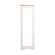 Keskeny formájú, fehér színű fenyőfakeretes fali tükör.