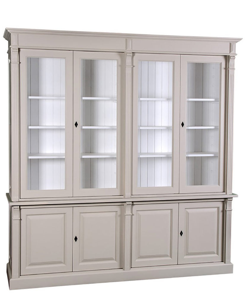 Prémium fenyőfa vitrin-könyvszekrény két darab kétszárnyú üveges ajtóval a felső részen, két darab kétszárnyú ajtóval az alsó részen. A bútor külső színe bézs, belül fehér.