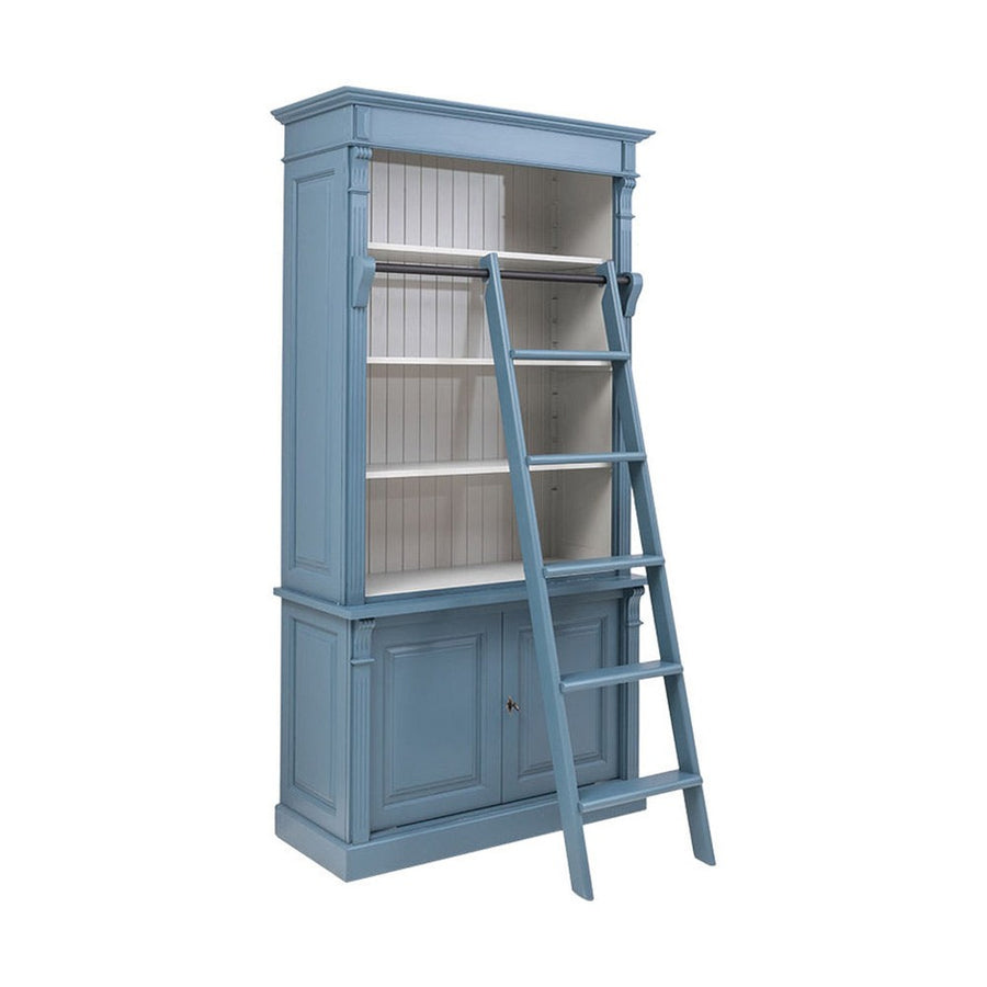 Fenyőfa könyvesszekreny, létrával.