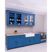 Öt elemes fenyőfa konyhaszekrény tölgyfalappal, beépített kerámia kagylóval és csapteleppel.