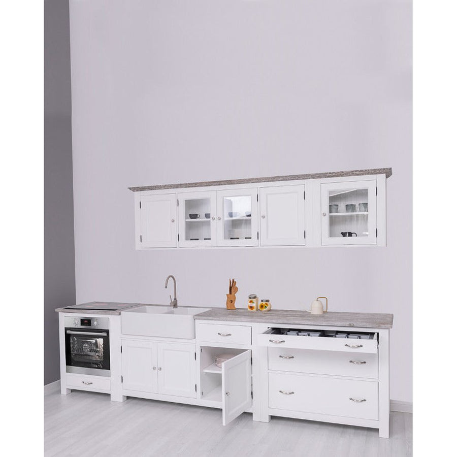 Hat elemes fenyőfa konyhaszekrény tölgyfalappal, beépített kerámia kagylóval és csapteleppel.