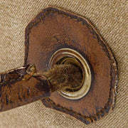 A puff áthelyezését szolgáló megerősített fül.