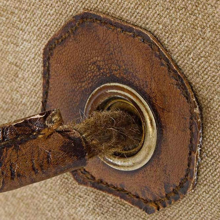 A puff áthelyezését szolgáló megerősített fül.