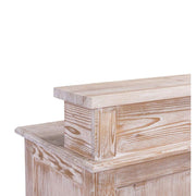 Fenyőfa pult boltokba, szállodákba, bárokba. A bútor négy polccal és két fiókkal rendelkezik. Színe natúr. Az antikolókefével történt kezelés miatt, a fa erezete és szerkezete gyönyörűen kirajzolódik.