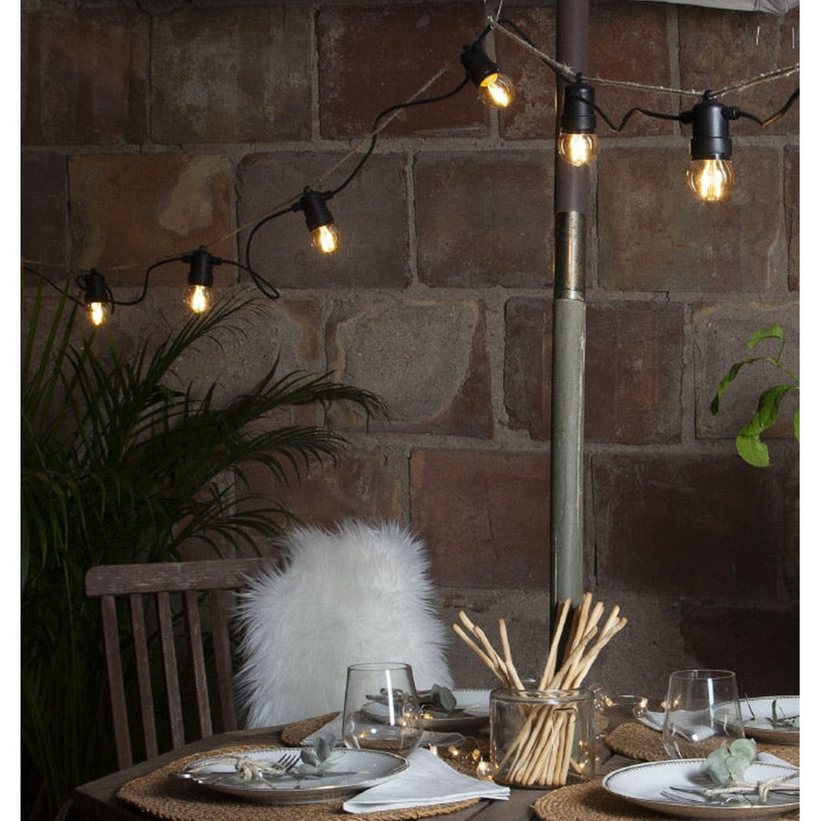 Meleg fehér fényű, kisfeszültségű LED dekorációs izzó borostyán üveggel.