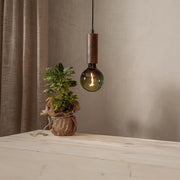 Meleg fehér fényű LED dekor izzó, két színárnyalatú, füstüveg és zöld átmenetes üvegbúrával.