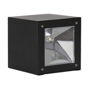 Kültéri, fekete színű, napelemes fali lámpás. 