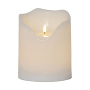 Élethű, fehér színű LED gyertya meleg fehér fénnyel.