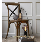 Meleg fehér fényű LED dekorációs izzó, fekete színű, barázdált üvegbúrával. Színhőmérséklete 2000 K. 