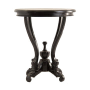 Koloniál stílusú, mahagóni fából készült dekoratív kisasztal.