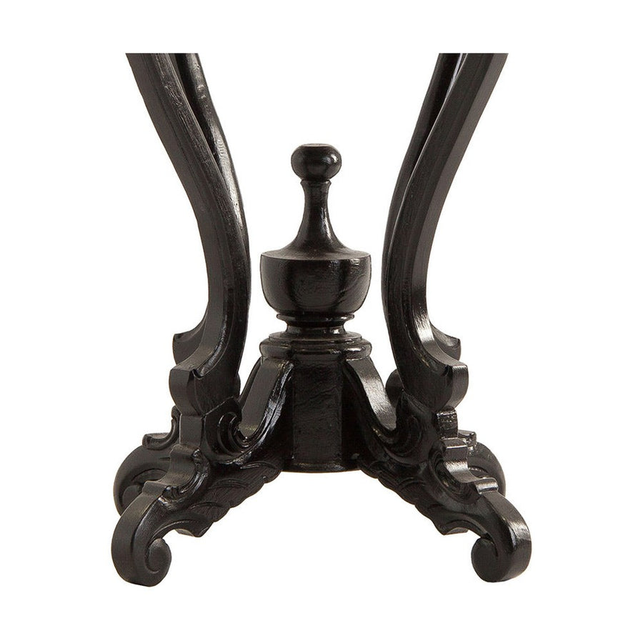 Koloniál stílusú, mahagóni fából készült dekoratív kisasztal láb részlete.