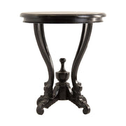 Koloniál stílusú, mahagóni fából készült dekoratív kisasztal.