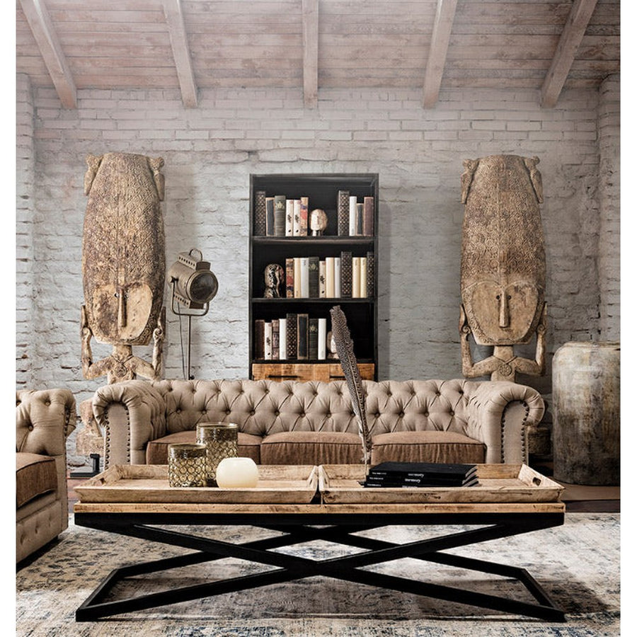 Mangófából és acélból készült, skandináv stílusú konzolasztal törzsi stílusú nappaliban.