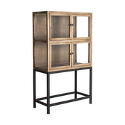 Loft stílusú, újrahasznosított fenyőfából készült kombinálható, moduláris vitrines szekrény fém lábazaton.