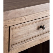 A bútor jellegzetessége a faanyag "előző életéből" átmentett történelmi lenyomat, melyet a natúr pác még jobban kiemel.