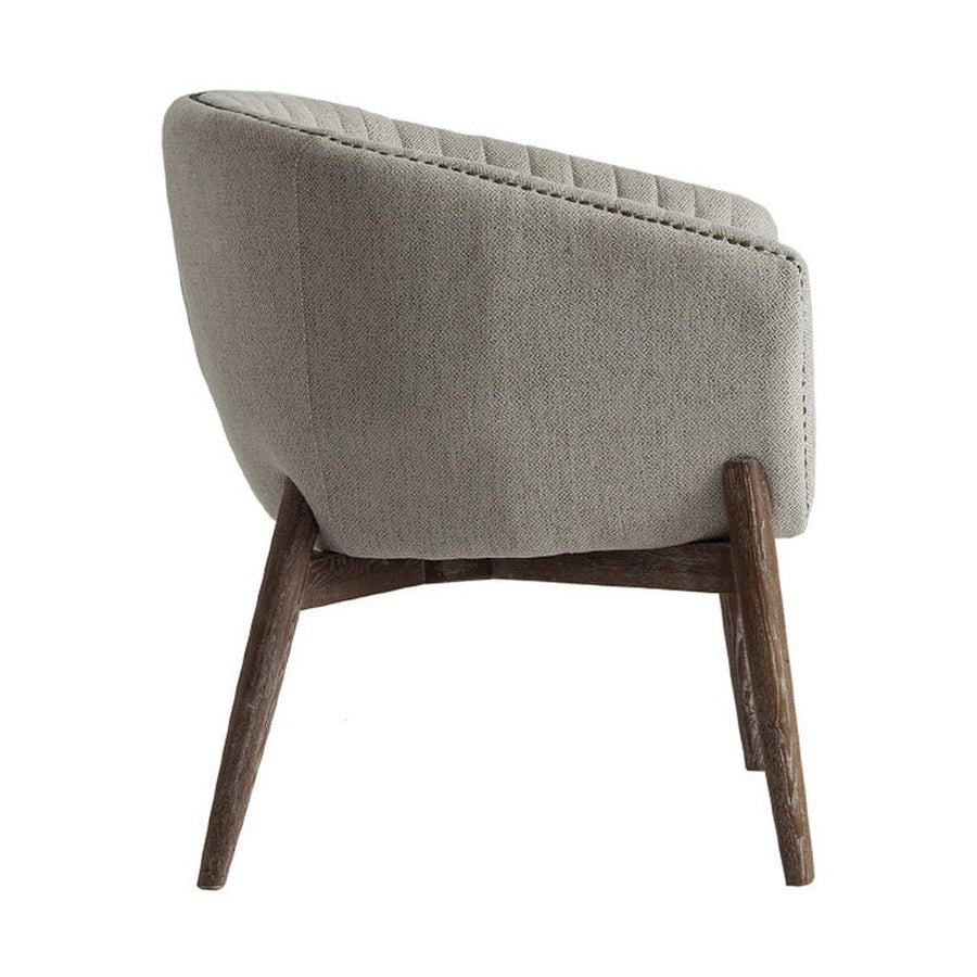 A modern stílus és a retro korszak inspirálta, jegenyefenyőből készült, szürke színű poliészter textillel kárpitozott karosszék.