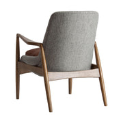 Loft stílusú, jegenyefenyőből készüt, szürke színű mintás textíliával kárpitozott fotel bőr párnával.