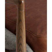 Loft stílusú, jegenyefenyőből készüt, szürke színű mintás textíliával kárpitozott fotel bőr párnával.