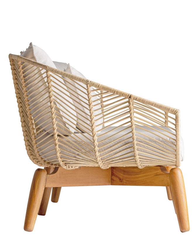 Kortárs stílusú, mahagónifából és rattanból készült, egyedi formatervezésű, kézműves dizájn kanapé ülő- és hátpárnákkal.