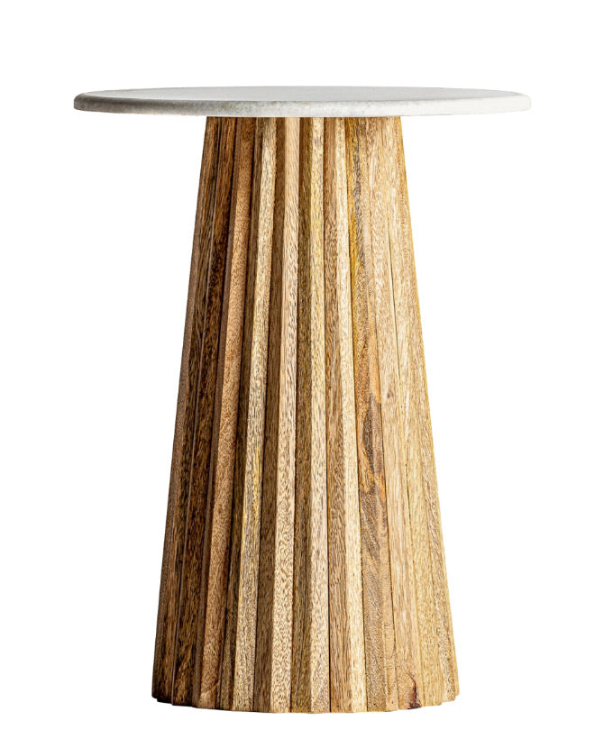 Kortárs stílusú, mangófából készült, egyedi formatervezésű kisasztal márványlappal. Színe: natúr és szürke.