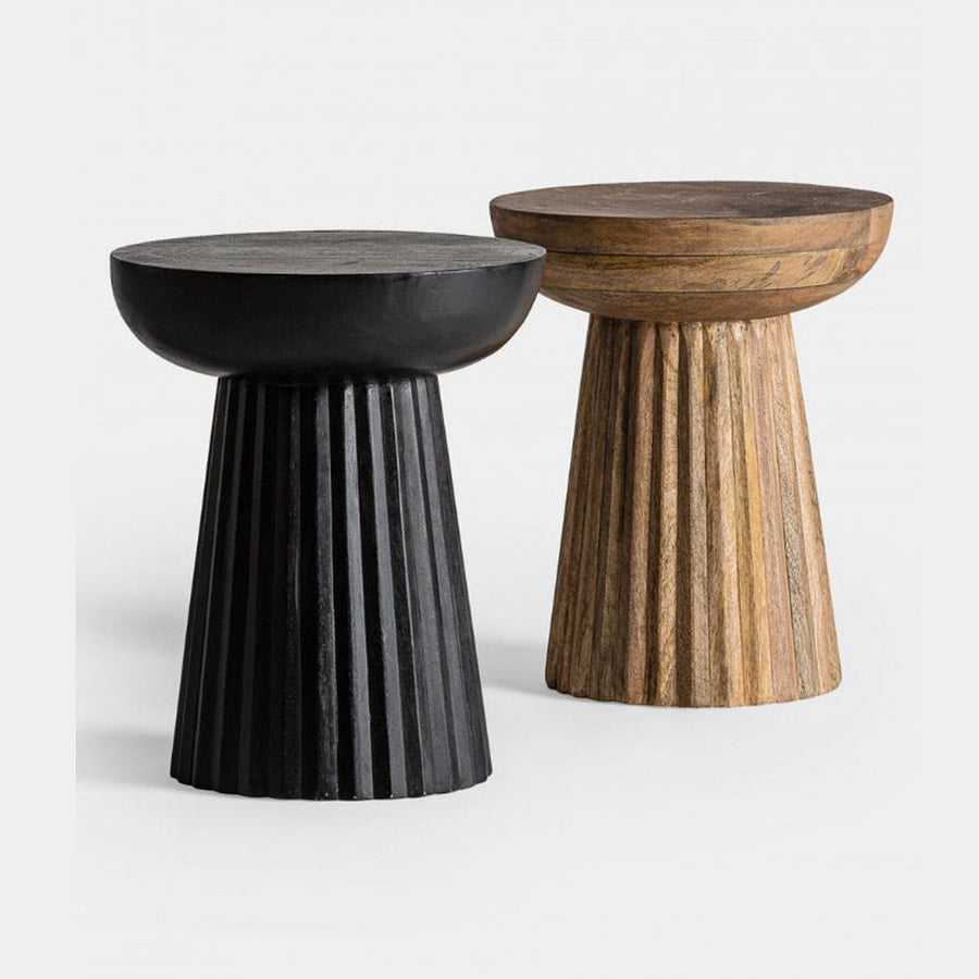 Kortárs stílusú, mangófából készült, egyedi formatervezésű lerakóasztal. Színe: natúr.