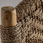 Törzsi stílusú, teakfából készült, egyedi formatervezésű, kézműves kanapé, növényi rostkötélből készült ülőfelülettel és háttámlával.