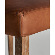 Kortárs stílusú étkezőszék nyírfából és bőrből.