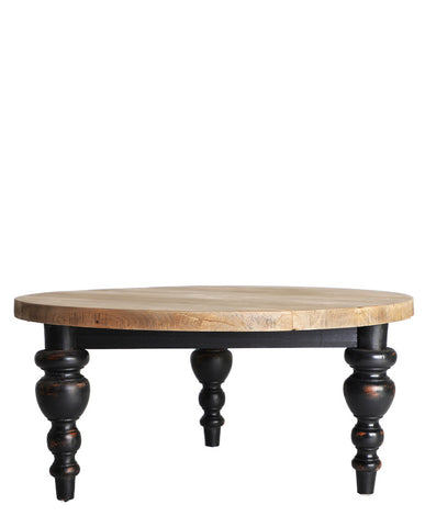 Koloniál stílusú, szilfá dohányzóasztal antikolt fekete lábakkal, natúr asztallappal.