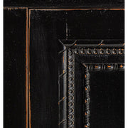 Gyarmati stílusú, szilfából készült, antikolt fekete színű, dekoratív faragásokkal díszített tálaló natúr színű fedlappal.