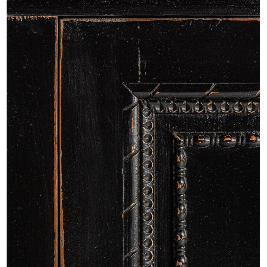 Gyarmati stílusú, szilfából készült, antikolt fekete színű, dekoratív faragásokkal díszített tálaló natúr színű fedlappal.