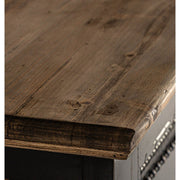 Gyarmati stílusú, szilfából készült, antikolt fekete színű, dekoratív faragásokkal díszített tálaló natúr színű fedlappal.