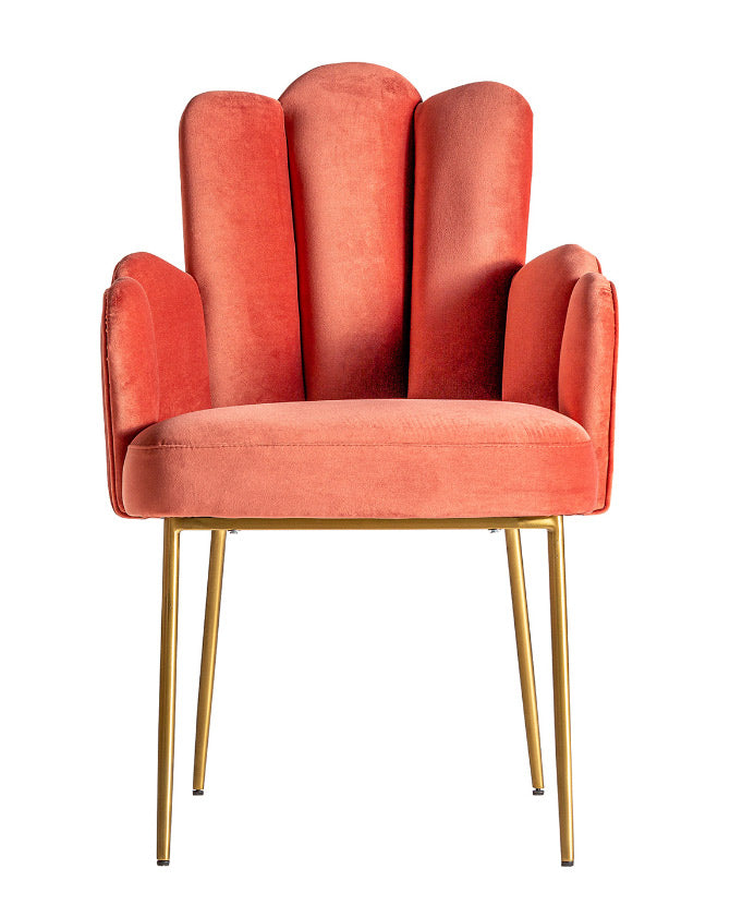 Art Deco stílusú, kagyló formájú, világos korallszínű bársonnyal kárpitozott fotel, aranyszínű fém lábakkal.