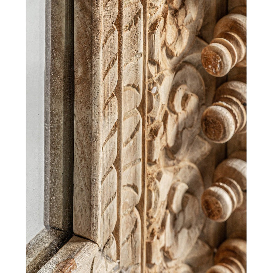 Keleti stílusú, dekoratív faragásokkal díszített falitükör mangófakerettel.