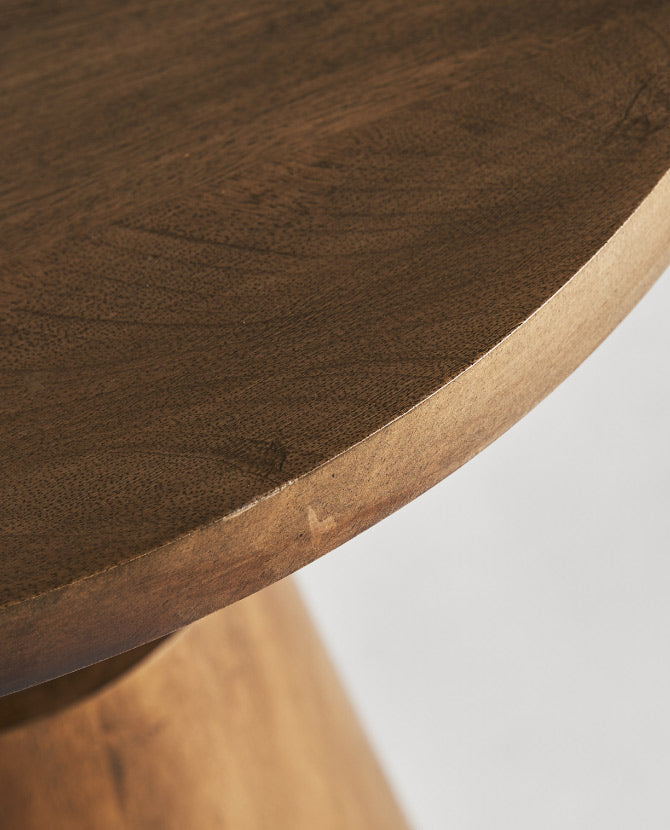 Kortárs stílusú, fenyőfából készült, vázaformájú lerakóasztal asztallap részlete.