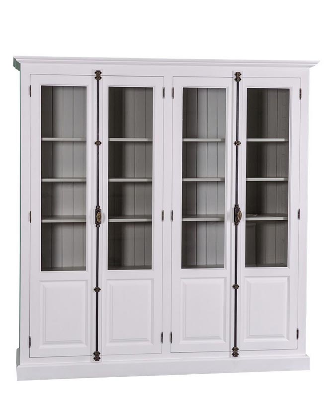 Impozáns fenyőfa könyvszekrény, két darab kétszárnyú ajtóval, melyek mindegyike kétharmad részt üvegezett. A bútor külső színe fehér, belül világos szürke.