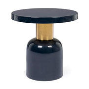 Kortárs stílusú, sötétkék-arany színű, zománcozott acélból készült kisasztal.