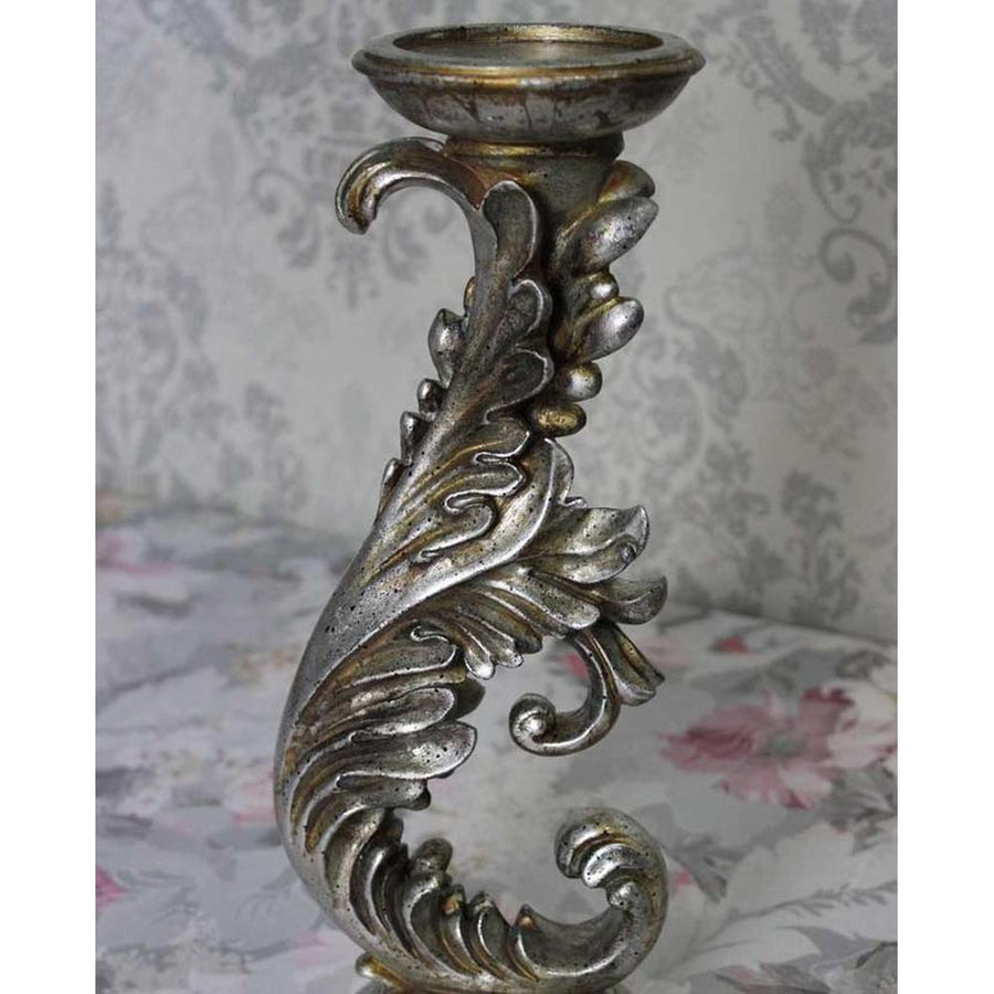 Patinás felületű, 36 cm magas, antik ezüst színű, barokkos jellegű, akantuszleveles gyertyatartó