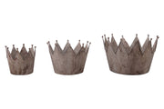 Vidéki vintage stílusú, antikolt felületű, koronás bádog kaspó 3 méretben.
