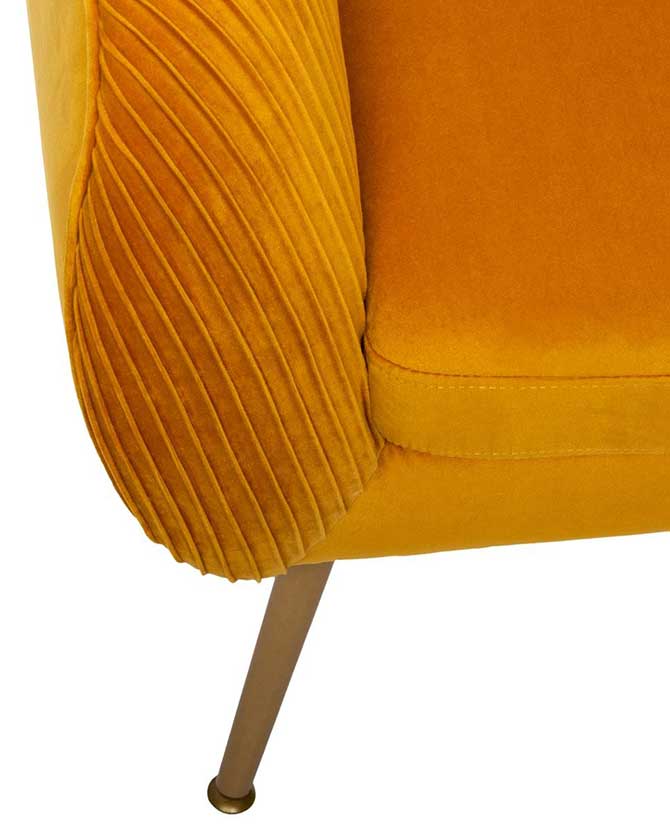Art Deco stílusú, napsárga színű bársonnyal kárpitozott fotel, arany színű fém lábakkal