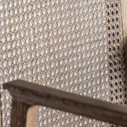 Art Deco stílusjegyeket mutató, kőrisfából és rattanból készült kortárs karosszék, bézs színű vászonnal kárpitozott ülőfelülettel.