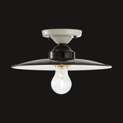 Vidéki stílusú, fekete színű mázas fémből és fehér színű mázas kerámiából készült, kézműves mennyezeti lámpa.