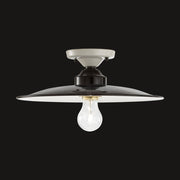 Vidéki stílusú, fekete színű mázas fémből és fehér színű mázas kerámiából készült, kézműves mennyezeti lámpa.