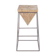 Skandináv stílusú, fenyőfából és fémből készült rusztikus bárszék.