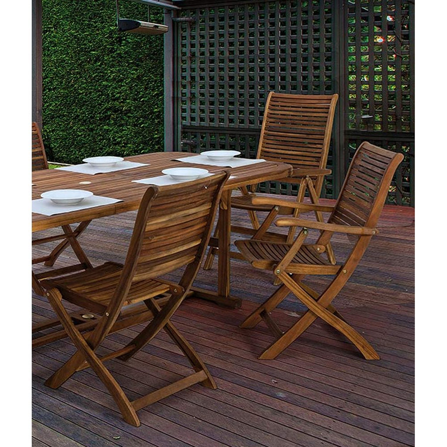 Akácfából készült, 150 cm-ről 200 cm hosszúságra bővíthető kültéri étkezőasztal.