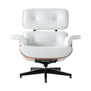 Eames Lounge Chair inspirálta pihenő fotel dió furnér fafelülettel, fehér bőr kárpittal.