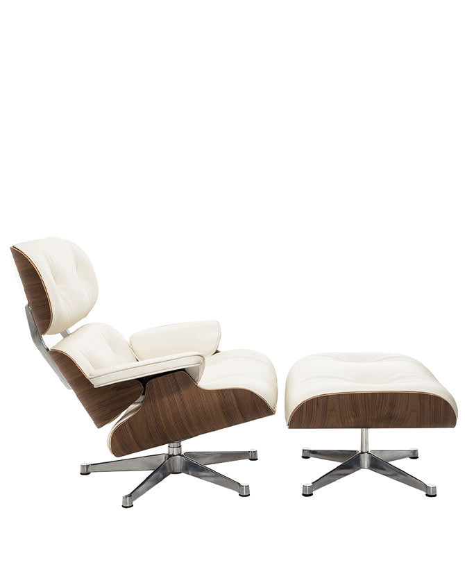 Eames Lounge Chair inspirálta pihenő fotel és ottomán dió furnér fafelülettel, fehér bőr kárpittal.